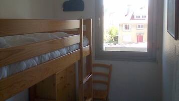 2 slaapkamers, een strijkplank/strijkijzer