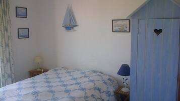 2 chambres, fer et planche Ă repasser