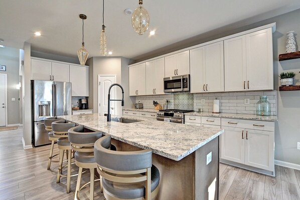 冰箱、微波炉、烤箱、炉灶