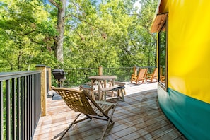Terrace/patio - Comfy, Cozy, Luxury Yurt, Fun w/Private Hot Tub & Gas Grill, Large Deck (Pigeon Forge)