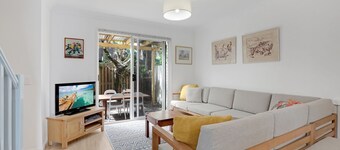 3 bedroom 2 bathroom townhouse in convenient, central Point Lookout.