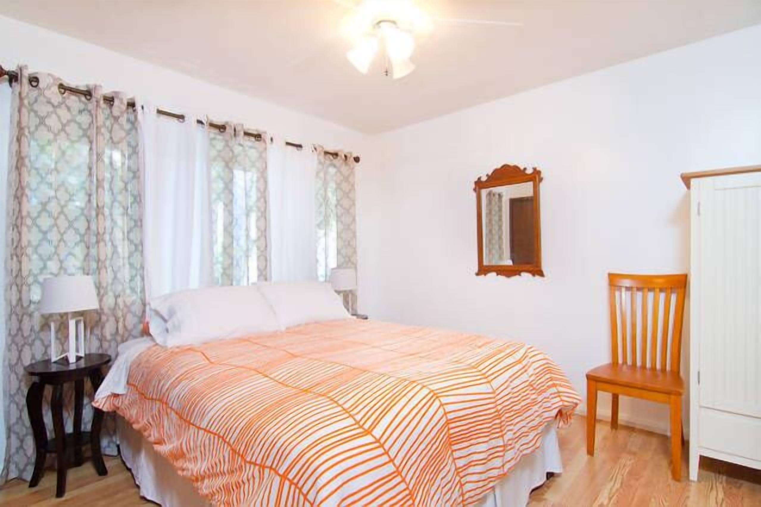 3 bedrooms, Egyptian cotton sheets, iron/ironing board, free WiFi