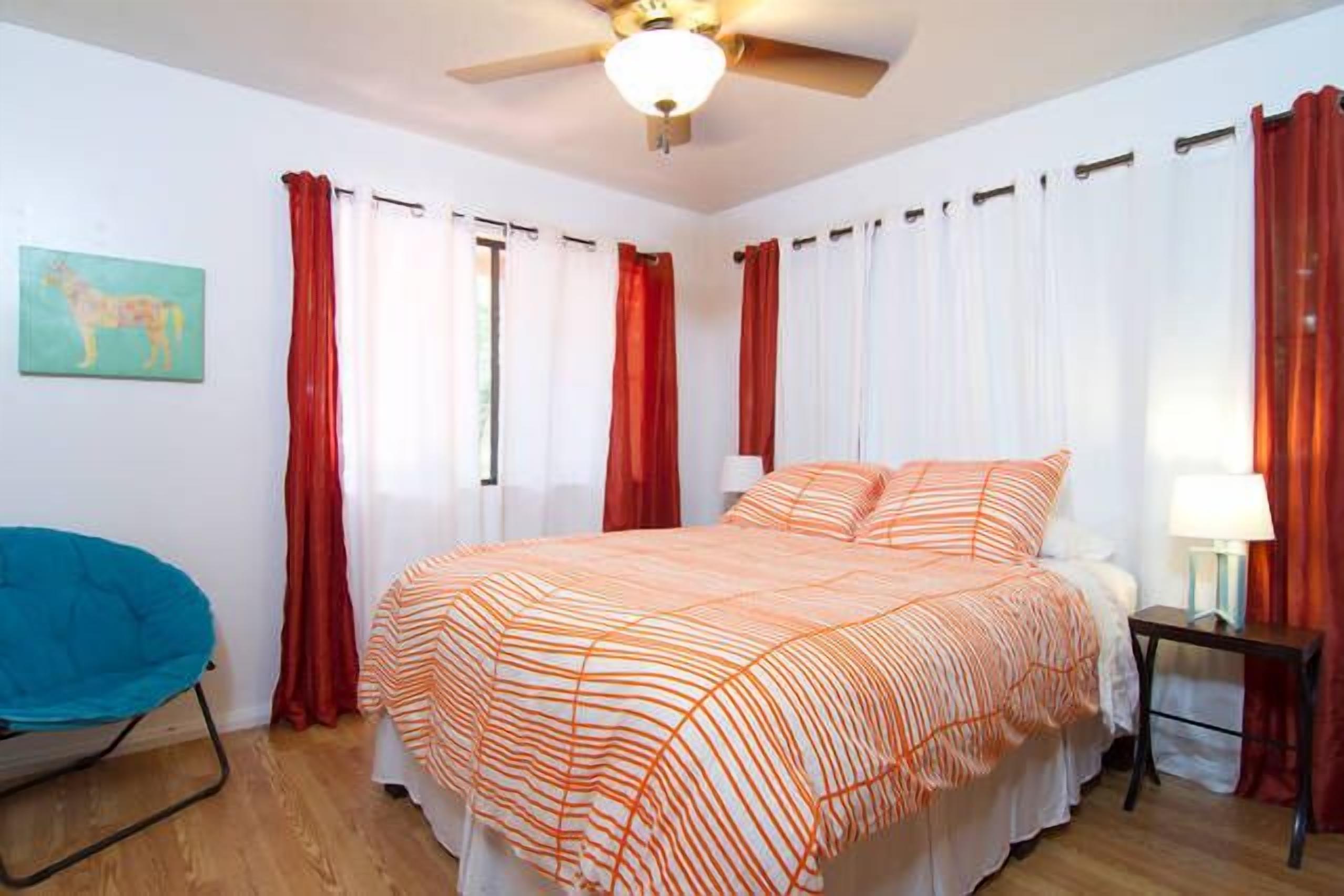 3 bedrooms, Egyptian cotton sheets, iron/ironing board, free WiFi