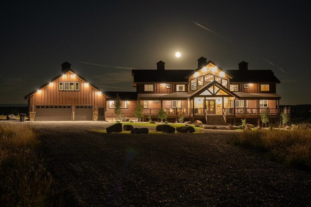 Luxurious, Private All-Season Mountain Retreat at the Lake; Close to YNP