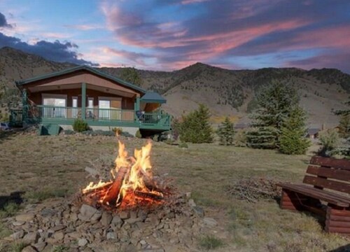 Breathtaking views in this 3 bedroom/ 2 bath - 20 minutes from YNP