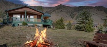Breathtaking views in this 3 bedroom/ 2 bath - 20 minutes from YNP