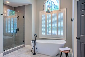 Shower, hair dryer, towels - Luxury Estate w/ Hot Tub & Game Room + Biltmore Pass | 18 Min to Asheville (Asheville)