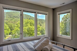 5 camere, una scrivania, ferro/asse da stiro, Wi-Fi gratuito