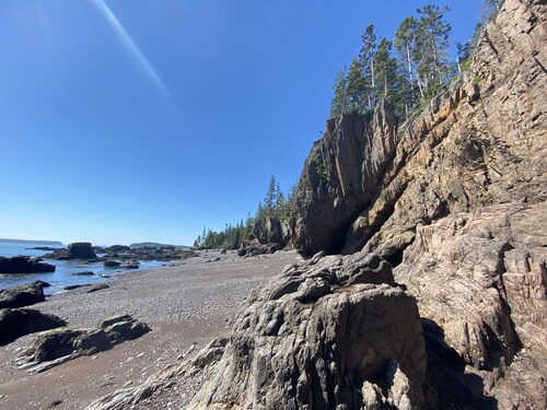 Private 2 bedroom 2 Bathroom house with elevated view of Atlantic Ocean. Wifi,