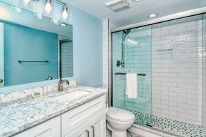Bathroom - Firethorn 210- Beautiful gulf side, ground-level 2BR/2BA unit! (Sarasota)