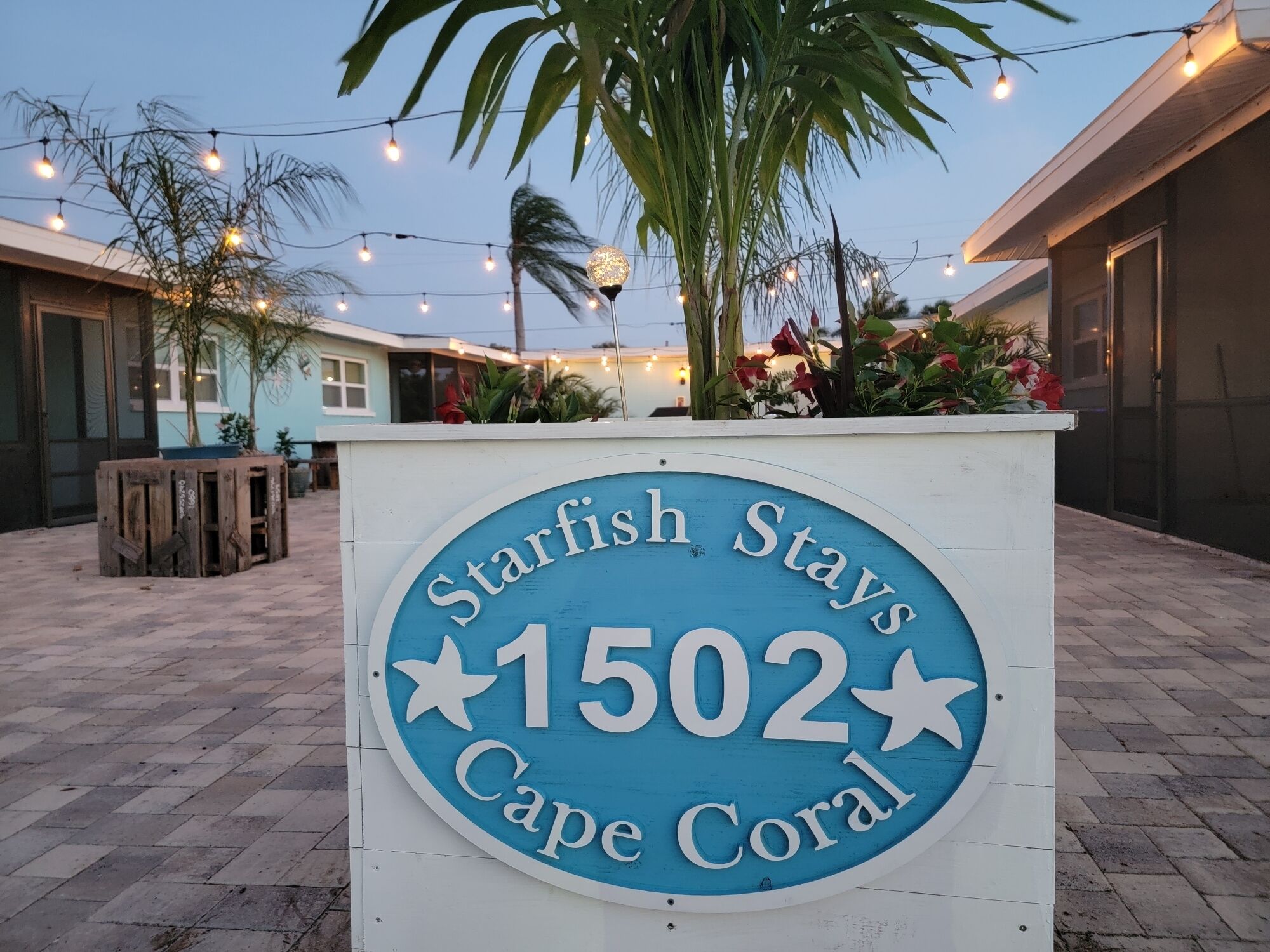 Señal de Starfish Stays en el 1502 Cape Coral.