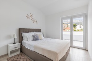 2 soverom, strykejern/-brett, internettilgang og sengetøy