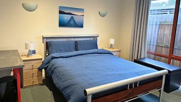 3 bedrooms, desk, iron/ironing board