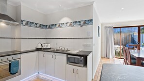 Micro-ondas, mesas de jantar