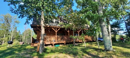Private, Family/Pet-Friendly, Log Cabin on Waterfront Chicaugon Lake Property.  