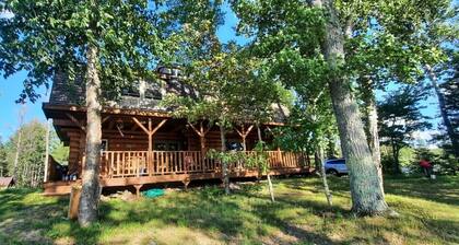 Private, Family/Pet-Friendly, Log Cabin on Waterfront Chicaugon Lake Property.