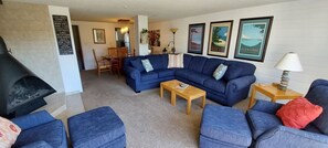 Televisión y chimenea 