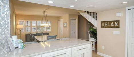 المنشأة من الداخل