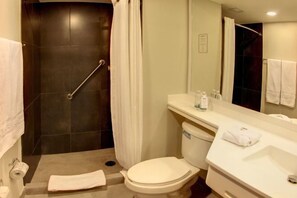 Bathroom - City Express by Marriott Tehuacan (Tehuacan)