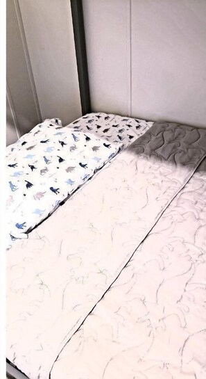 3 dormitorios, tabla de planchar con plancha, cuna de viaje y wifi