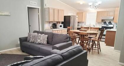 Large Home- Near Quartzsite and Colorado River