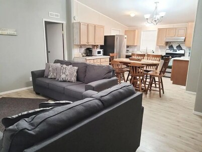 Large Home- Near Quartzsite and Colorado River