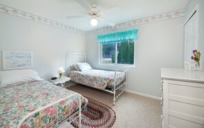 3 slaapkamers, een strijkplank/strijkijzer, gratis wifi, beddengoed