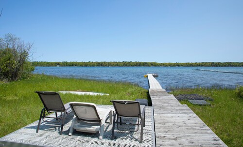 Little Traverse Lake Chalet, 2 person kayak and row boat