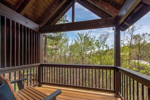 Property grounds - Black Bear Cabin. Luxury with a Beautiful touch of Rustic. (Gatlinburg)