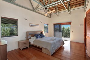 4 bedrooms, iron/ironing board, free WiFi, bed sheets - Great views in quiet cul de sac, Point Lookout (Point Lookout)
