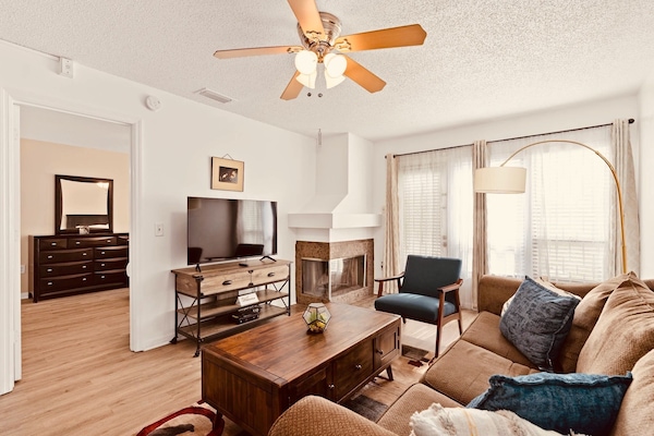 Spend your weekend relaxing in this warm and inviting living room