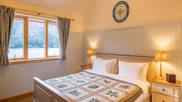 3 bedrooms, in-room safe, iron/ironing board, free WiFi