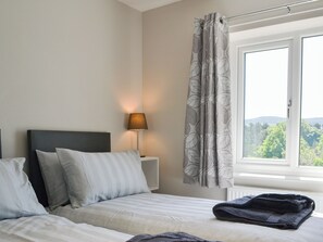 3 bedrooms, free WiFi, bed sheets - Enviable location within the golf course. (Skipton)