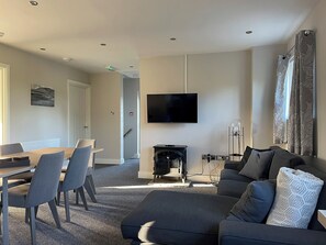 Flat-screen TV, fireplace