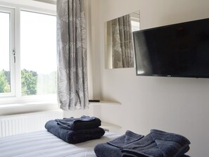 3 bedrooms, free WiFi, bed sheets