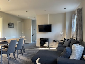 Flat-screen TV, fireplace