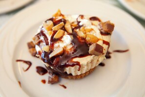Free breakfast  - Nature Getaway, Menu breakfast served in your room (Cedar)