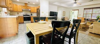 Hip Hornsby House-central location, fenced lg. yard, garage, patio