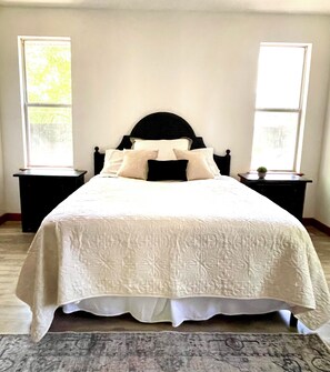 Room - Hip Hornsby House-central location w/ garage (Folsom)