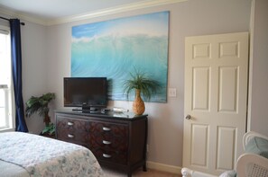 3 bedrooms, iron/ironing board, travel cot, free WiFi