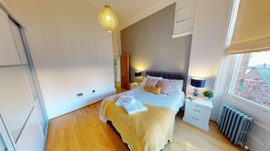 Business-Apartment | 1 Schlafzimmer, individuell dekoriert, individuell eingerichtet