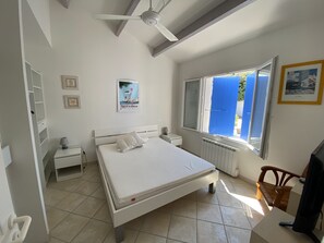 5 quartos, ferros/tábuas de passar roupa, Wi-Fi, roupa de cama