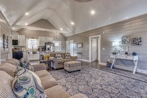 Flat-screen TV, fireplace, video games