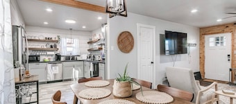 Fire Pit ~ Fenced Yard ~ Near INTEGRIS & Fairgrounds ~ Close to I44 & NW Expwy for Easy Access to OKC's Best!