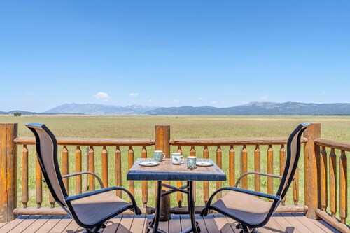 Meadow and Mountain Views just 23 miles to Yellowstone