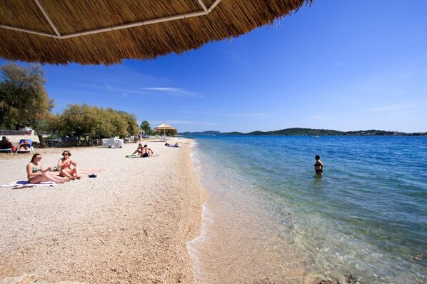 House | Beach - 1 Bed Family Apartment in Srima (Vodice)