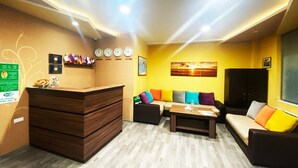 Reception - Domino Yerevan Hostel & Tours (Yerevan)