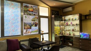 Reception - Domino Yerevan Hostel & Tours (Yerevan)
