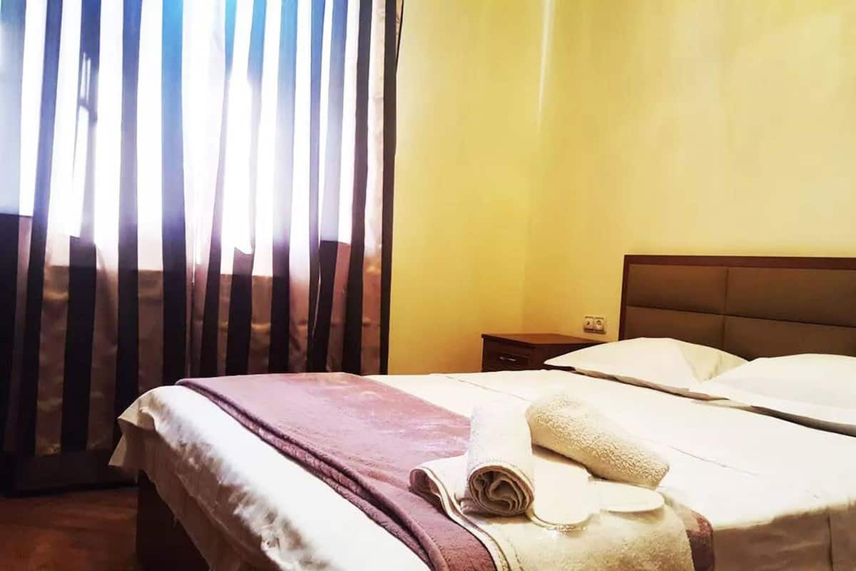 Departamento familiar | Ropa de cama de alta calidad y tabla de planchar con plancha
