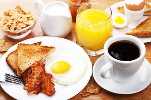 每日供应欧陆式早餐（每人 USD 1500）